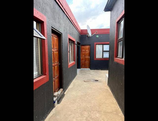 1 BEDROOM HOUSE FOR SALE IN NALEDI
